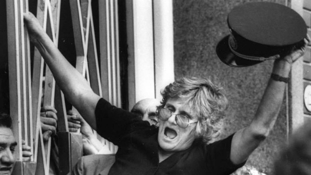 Cuidado, boludo, Norma Plá&nbsp;vigila