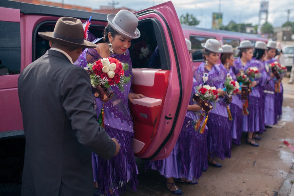 Cholitas: opulencia devocional en&nbsp;movimiento