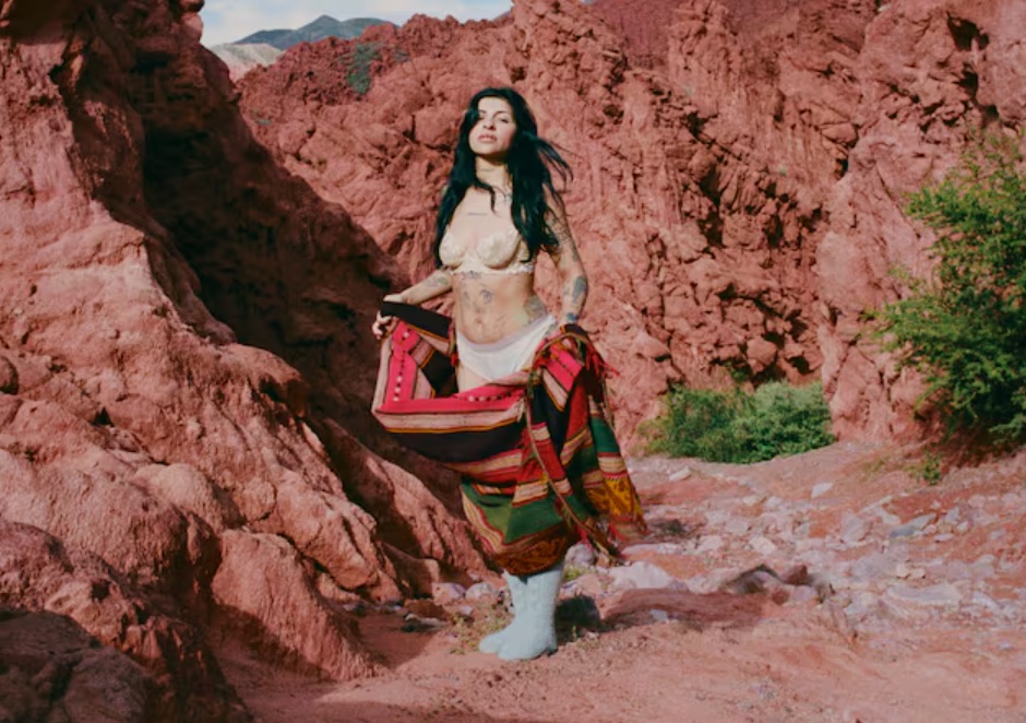 Cazzu, la jefa que desafía al&nbsp;tiempo