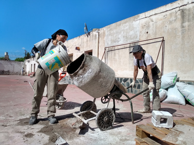 “Mi mamá es albañila”: sanluiseñas que levantan casas mientras demuelen el machismo en la construcción